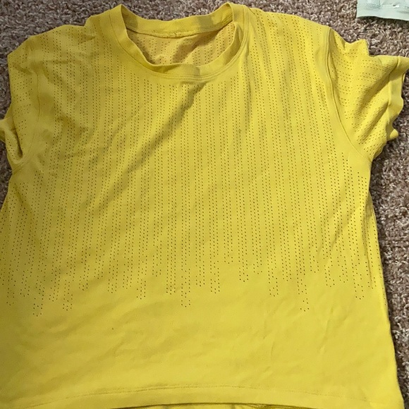 Lululemon yellow crop top - Picture 2 of 3